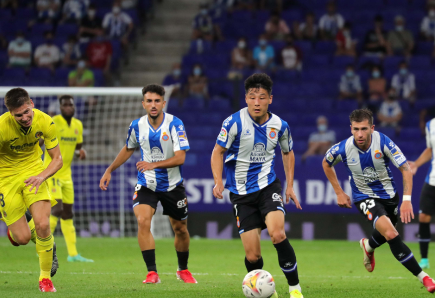 纽约尼克斯发布备战花絮，冲刺阶段回应争议，国王杯任务艰巨，阵容厚度经受考验 