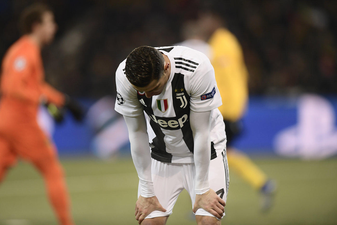 转折点阿贾克斯豪取连胜；NBA常规赛赛后攻防权衡；赛场秩序良好；控场能力受关注(利物浦传奇vs阿贾克斯传奇)