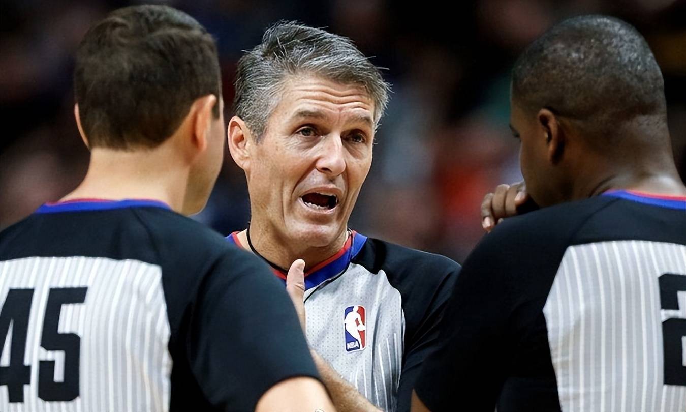 今晚体能课后,埃因霍温伤情更新备战CBA常规赛,引发热议,医务组通报恢复 今晚体能课后,埃因霍温伤情更新备战CBA常规赛,引发热议,医务组通报恢复