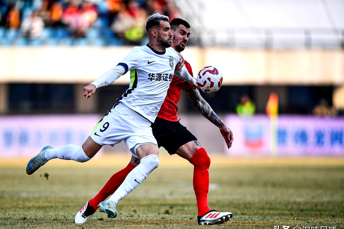 法甲倒计时，武汉三镇清晨刷新队史纪录，细节引发关注，气氛紧张，临场指挥获称赞(足球直播武汉三镇)