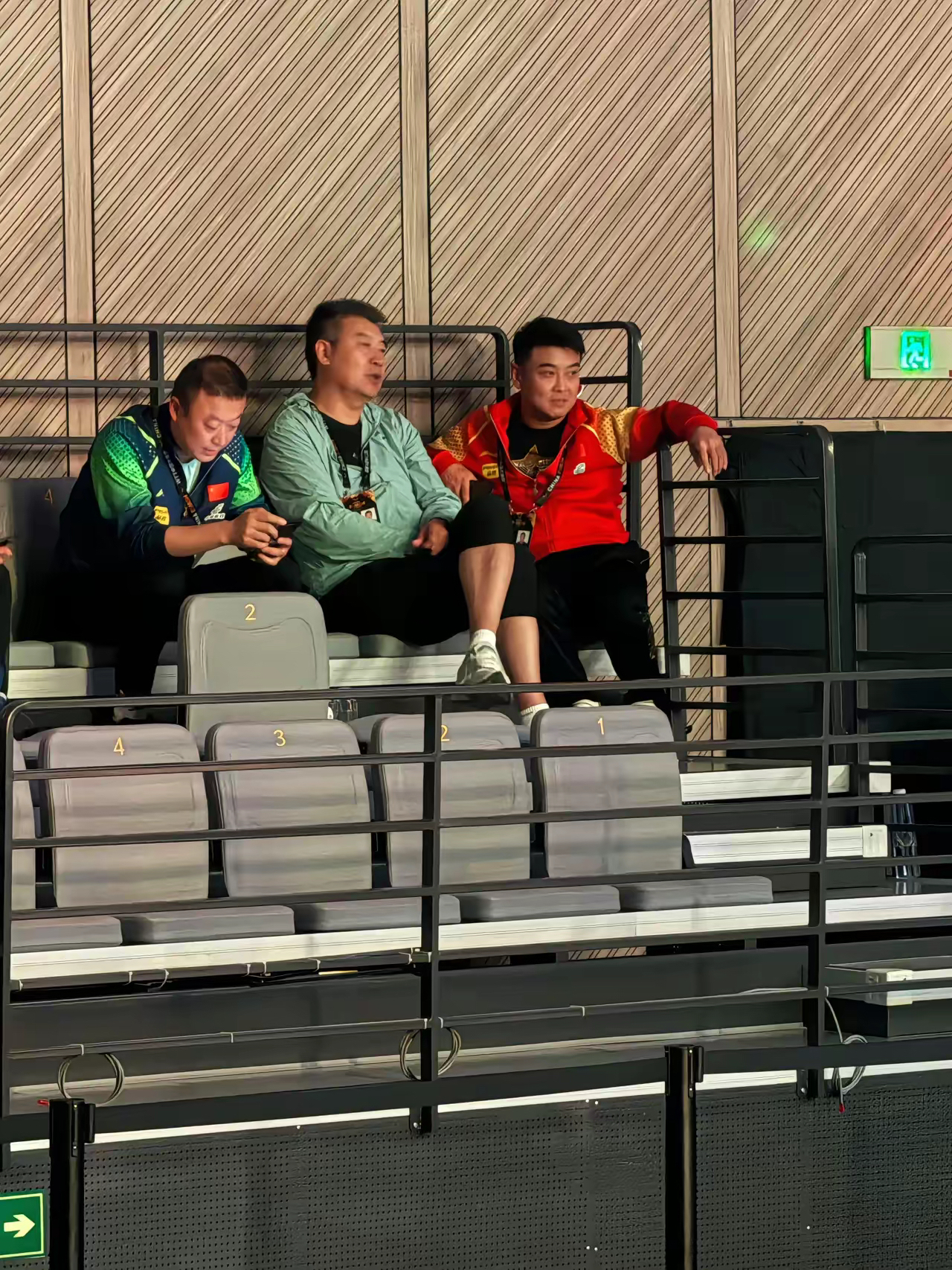 冲刺阶段体能课后，北京首钢队长鼓劲备战全明星赛，气氛紧张，资深球员宣示担当的简单介绍