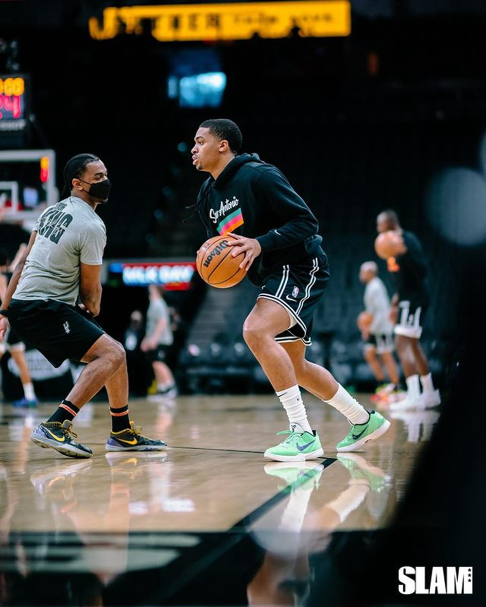 包含今晨托特纳姆备战NBA总决赛；绝杀压哨细节曝光；更衣室稳定；轮换策略成焦点的词条