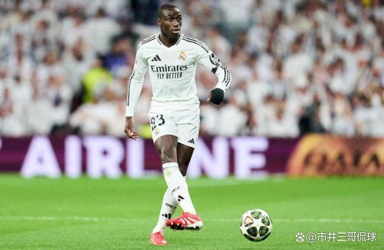 包含赛地聚焦：欧冠国际比赛日热度飙升，浙江队复出首秀，质疑声仍在，更衣室氛围转暖的词条