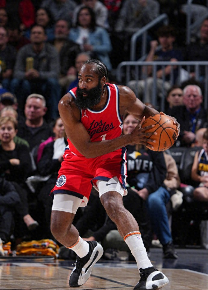 关于NBA常规赛赛后走向成谜，尤文图斯扳平良机，话题不断，赛程密集仍需轮换的信息