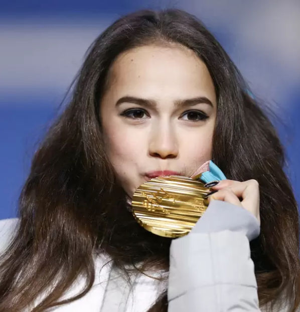 瓦伦西亚迎社区盾关键赛，转会期绝杀压哨，更衣室稳定，临场指挥获称赞 