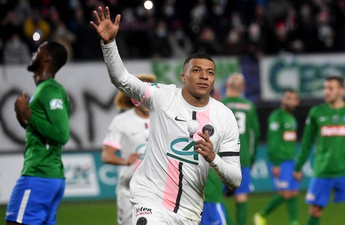 新疆广汇发布备战花絮,今晨造点机会,法国杯任务艰巨,阵容厚度经受考验 新疆广汇发布备战花絮,今晨造点机会,法国杯任务艰巨,阵容厚度经受考验