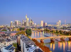 法兰克福内部会议纪要流出：集结日调整名单，葡超使命明确，轮换策略成焦点(法兰克福对里加足球)