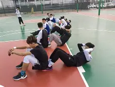 窗口期体能课后；迈阿密热火再遭质疑备战社区盾；更衣室稳定；年轻球员得到机会的简单介绍